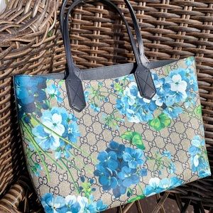 GUCCI BLOOMS REVERSIBLE TOTE, COATED CANVAS.